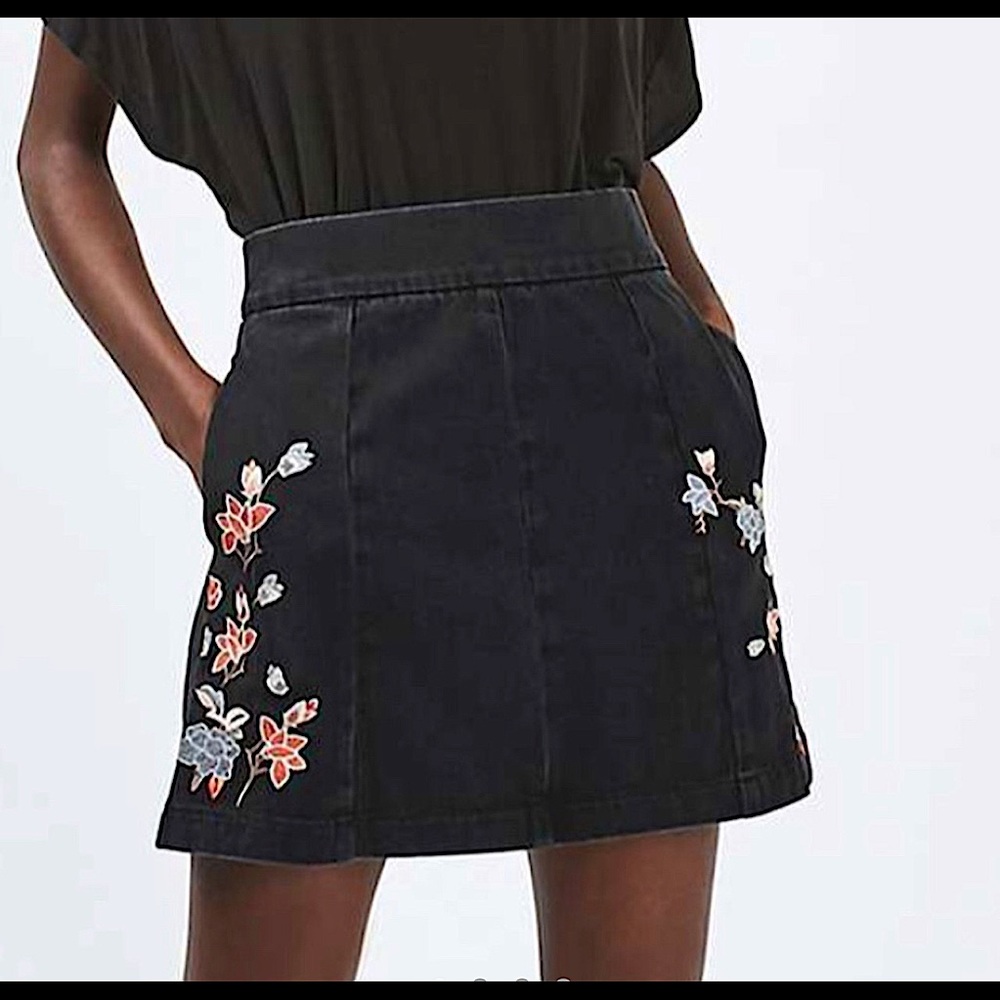 Topshop Floral Embroidered Denim Moto Skirt - Sz10